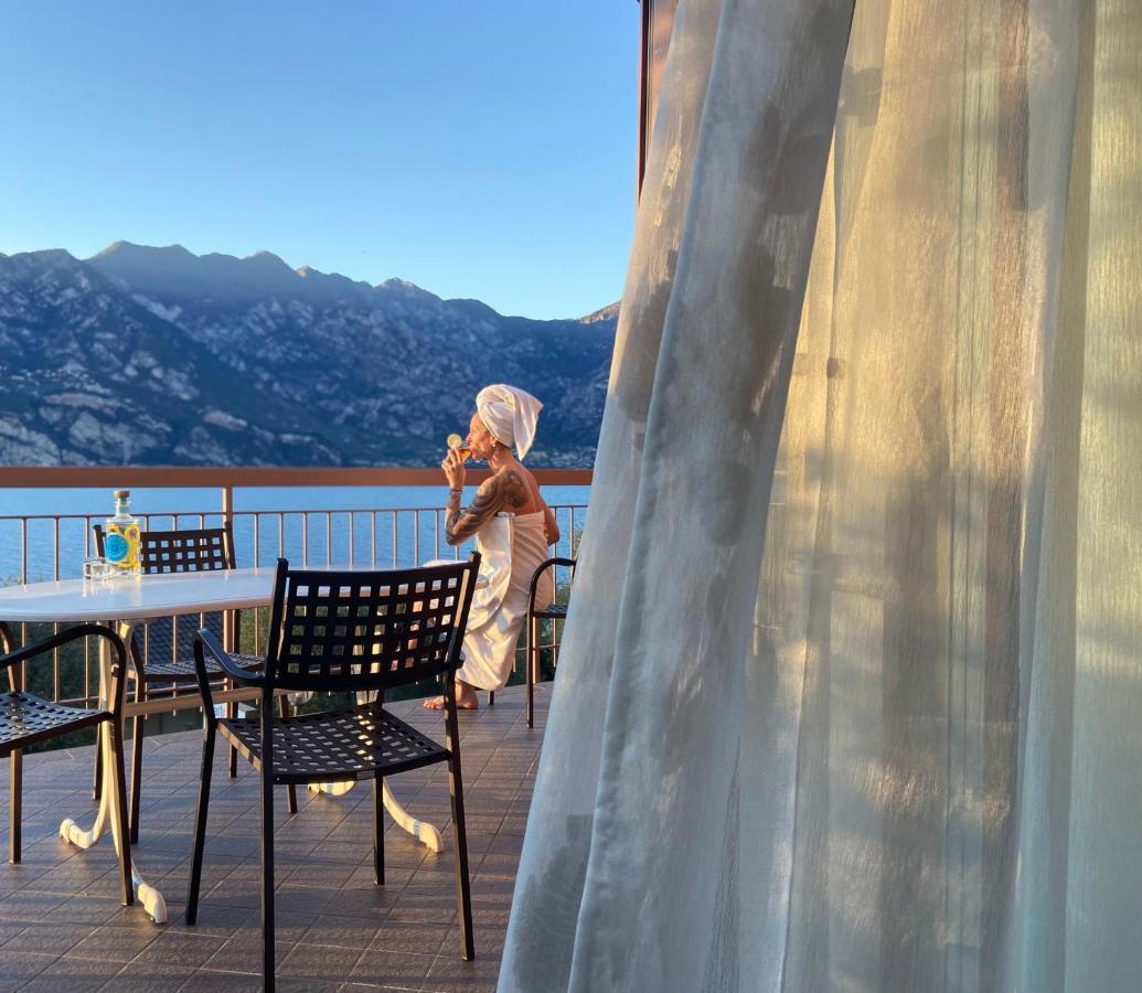 Villa Pifferi มัลเชซิเน ภายนอก รูปภาพ